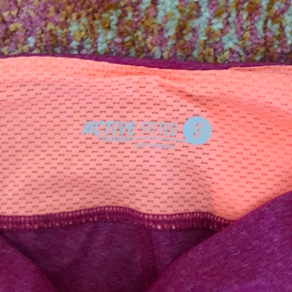 Old Navy Capri ⭐️ Size S - Picture 2 of 2